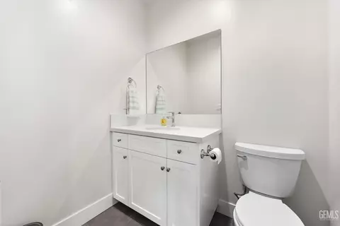 Bath - 506 Rosehaven Ln, Tehachapi, CA 93561 photo 5 of 5