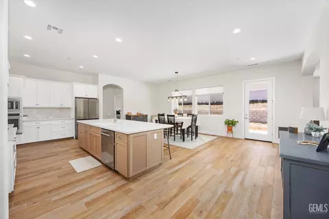 Entry Way - 506 Rosehaven Ln, Tehachapi, CA 93561 photo 5 of 6