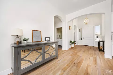 Entry Way - 506 Rosehaven Ln, Tehachapi, CA 93561 photo 1 of 6