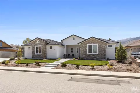 Exterior - 506 Rosehaven Ln, Tehachapi, CA 93561 photo 2 of 8
