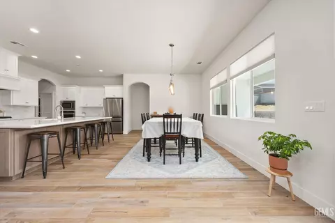 Dining - 506 Rosehaven Ln, Tehachapi, CA 93561 photo 2 of 3