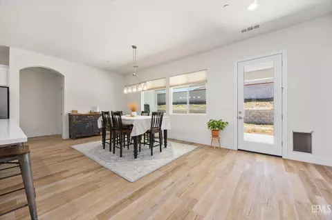 Dining - 506 Rosehaven Ln, Tehachapi, CA 93561 photo 1 of 3
