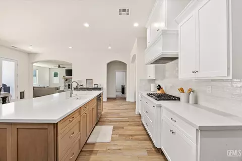 Kitchen - 506 Rosehaven Ln, Tehachapi, CA 93561 photo 3 of 3