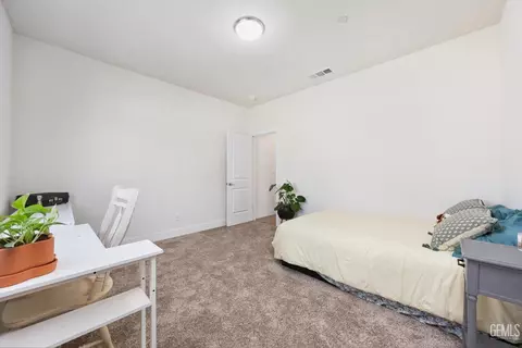 Bedroom - 506 Rosehaven Ln, Tehachapi, CA 93561 photo 6 of 8