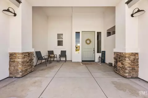 Exterior - 506 Rosehaven Ln, Tehachapi, CA 93561 photo 5 of 8