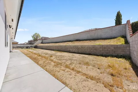 Exterior - 506 Rosehaven Ln, Tehachapi, CA 93561 photo 6 of 8