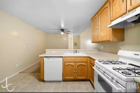 2115 G St, Bakersfield, CA 93301 photo 5