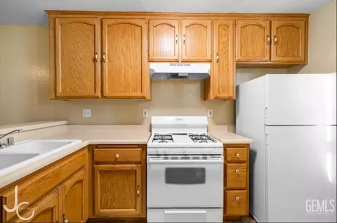2115 G St, Bakersfield, CA 93301 photo 4
