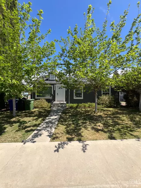 Exterior - 132 Franklin Ave, Taft, CA 93268 photo 3 of 8