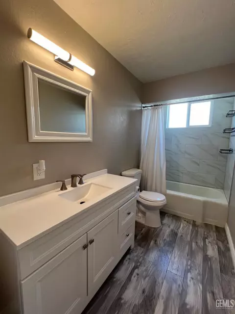 Bath - 132 Franklin Ave, Taft, CA 93268 photo 1 of 3