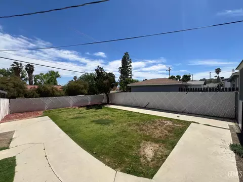 Exterior - 132 Franklin Ave, Taft, CA 93268 photo 6 of 8