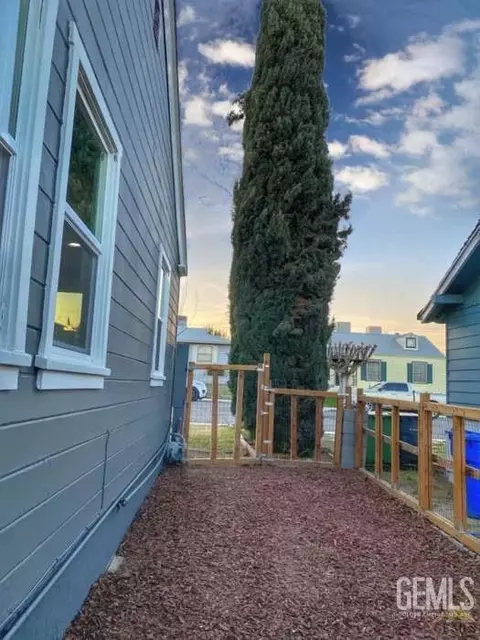 Exterior - 132 Franklin Ave, Taft, CA 93268 photo 8 of 8