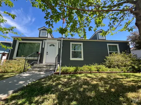 Exterior - 132 Franklin Ave, Taft, CA 93268 photo 1 of 8