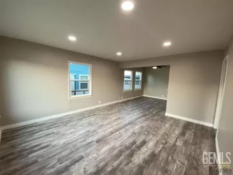 Living - 132 Franklin Ave, Taft, CA 93268 photo 4 of 4
