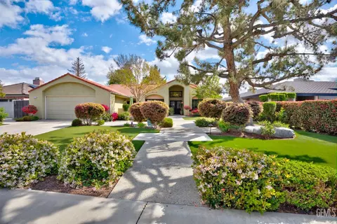 9713 Seven Oak Ct, Bakersfield, CA 93311