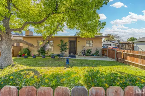 710 Charlana Dr, Bakersfield, CA 93308