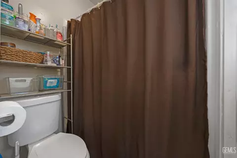 Bath - 911 P St, Bakersfield, CA 93304 photo 1 of 1