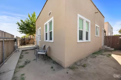 Exterior - 911 P St, Bakersfield, CA 93304 photo 3 of 3