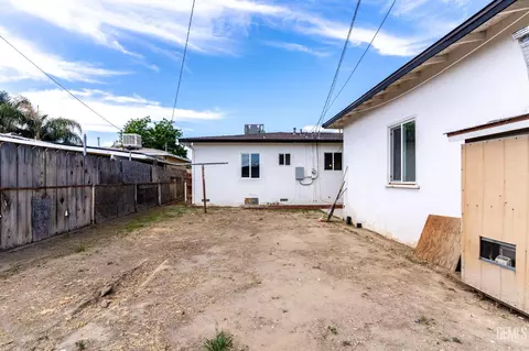 Exterior - 302 C St, Wasco, CA 93280 photo 6 of 8