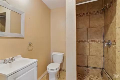 Bath - 302 C St, Wasco, CA 93280 photo 3 of 3