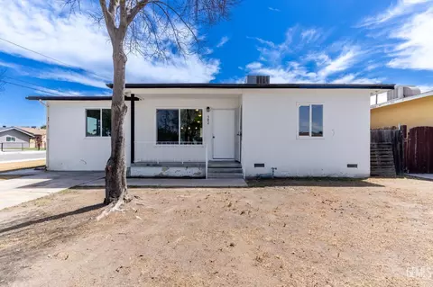 Exterior - 302 C St, Wasco, CA 93280 photo 2 of 8
