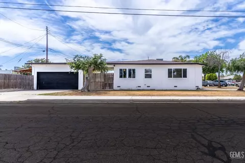 Exterior - 302 C St, Wasco, CA 93280 photo 3 of 8