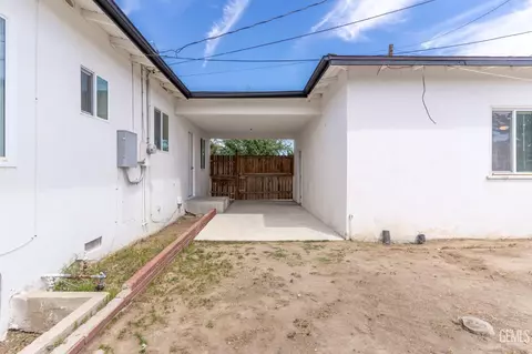 Exterior - 302 C St, Wasco, CA 93280 photo 7 of 8