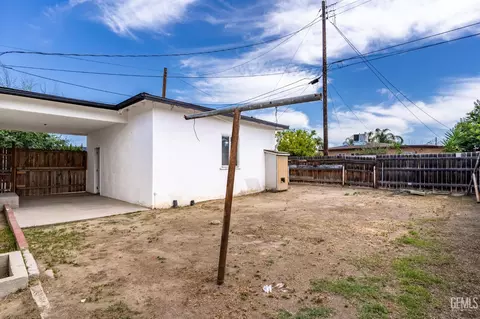 Exterior - 302 C St, Wasco, CA 93280 photo 8 of 8