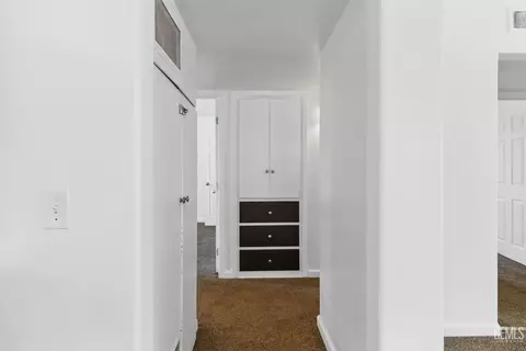 Entry Way - 302 C St, Wasco, CA 93280 photo 2 of 5