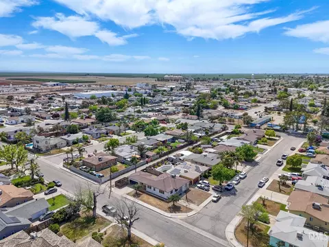 View/Area - 302 C St, Wasco, CA 93280 photo 2 of 3