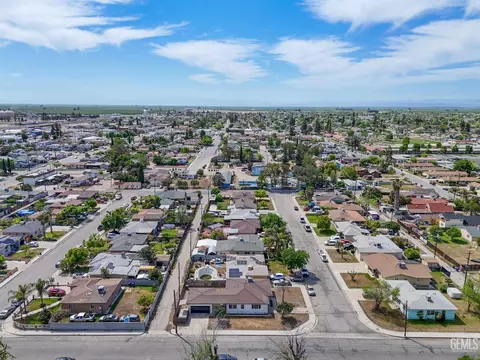 View/Area - 302 C St, Wasco, CA 93280 photo 3 of 3