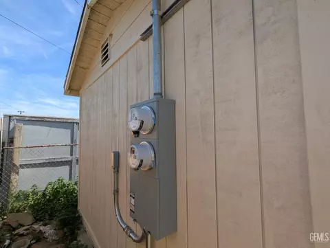 612 E 10th St, Bakersfield, CA 93307 photo 4
