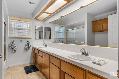 1512 Leaf Crest Ln, Bakersfield, CA 93314 photo 9