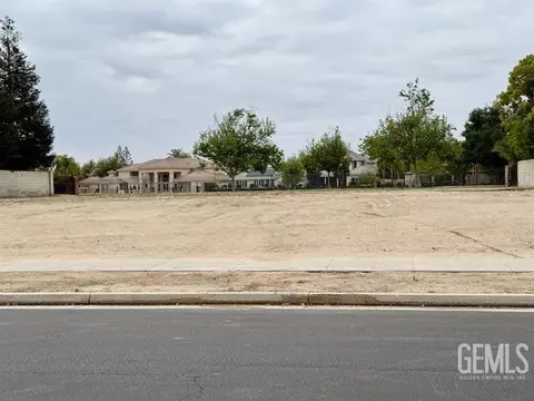 2401 Parkgate St, Bakersfield, CA 93311