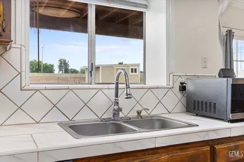 Kitchen - 1209 Eubanks Ave, Bakersfield, CA 93307 photo 3 of 4