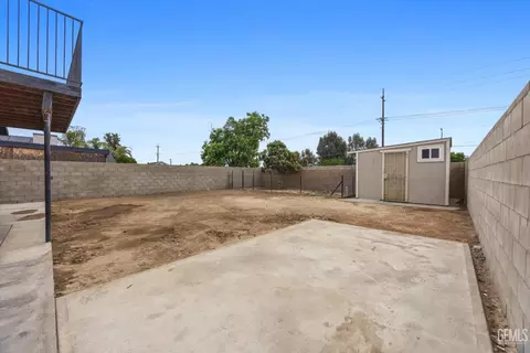 Exterior - 1209 Eubanks Ave, Bakersfield, CA 93307 photo 8 of 8