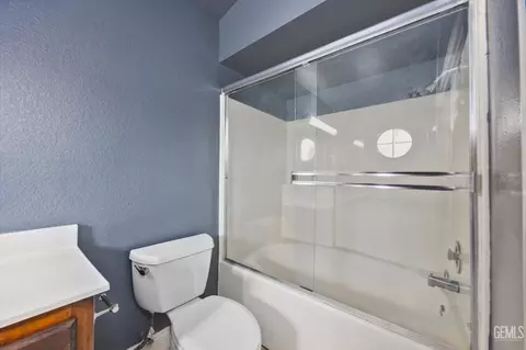 Bath - 1209 Eubanks Ave, Bakersfield, CA 93307 photo 2 of 3