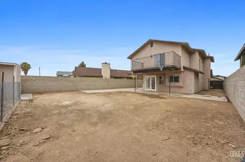Exterior - 1209 Eubanks Ave, Bakersfield, CA 93307 photo 6 of 8