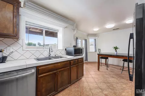 Kitchen - 1209 Eubanks Ave, Bakersfield, CA 93307 photo 4 of 4