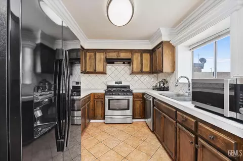 Kitchen - 1209 Eubanks Ave, Bakersfield, CA 93307 photo 1 of 4