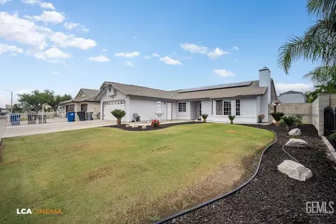 Exterior - 1907 5th Pl, Delano, CA 93215 photo 4 of 8