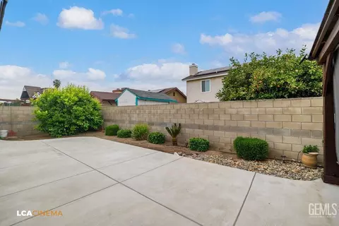 Exterior - 1907 5th Pl, Delano, CA 93215 photo 7 of 8