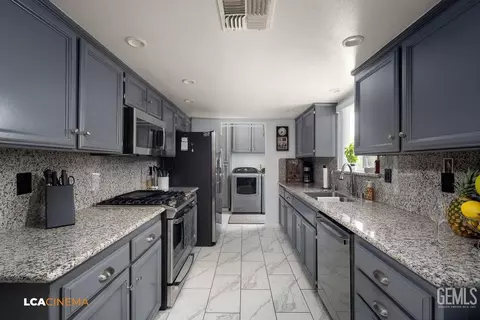 Kitchen - 1907 5th Pl, Delano, CA 93215 photo 2 of 3
