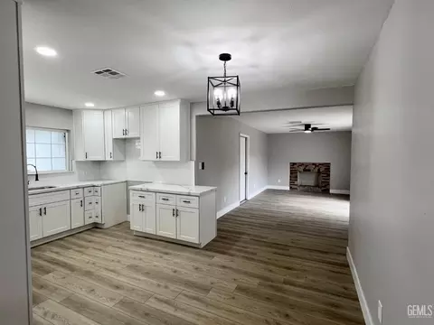 5908 Ream Way, Bakersfield, CA 93307 photo 9