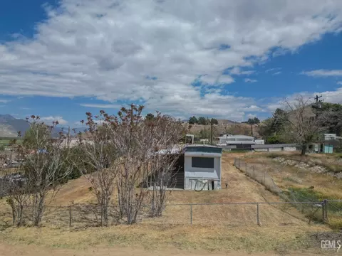 5700 Hooper Rd, Weldon, CA 93283 photo 2