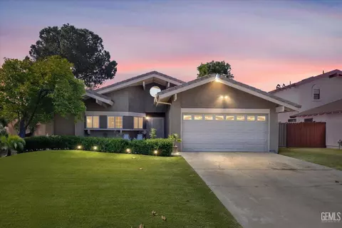 7037 Chalmette Dr, Bakersfield, CA 93309