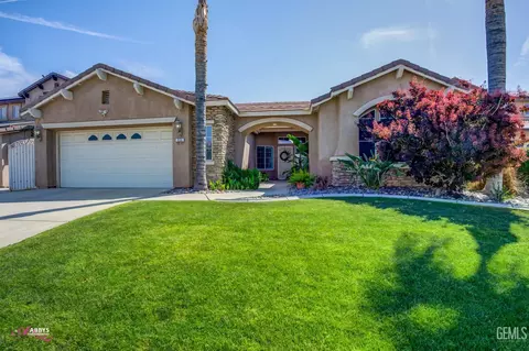 22 Emerald Isle Way, Bakersfield, CA 93314