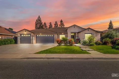 10010 Silverthorne Dr, Bakersfield, CA 93314