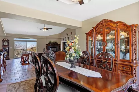 24051 Jacaranda Dr, Tehachapi, CA 93561 photo 12