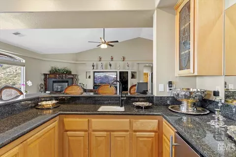 24051 Jacaranda Dr, Tehachapi, CA 93561 photo 16
